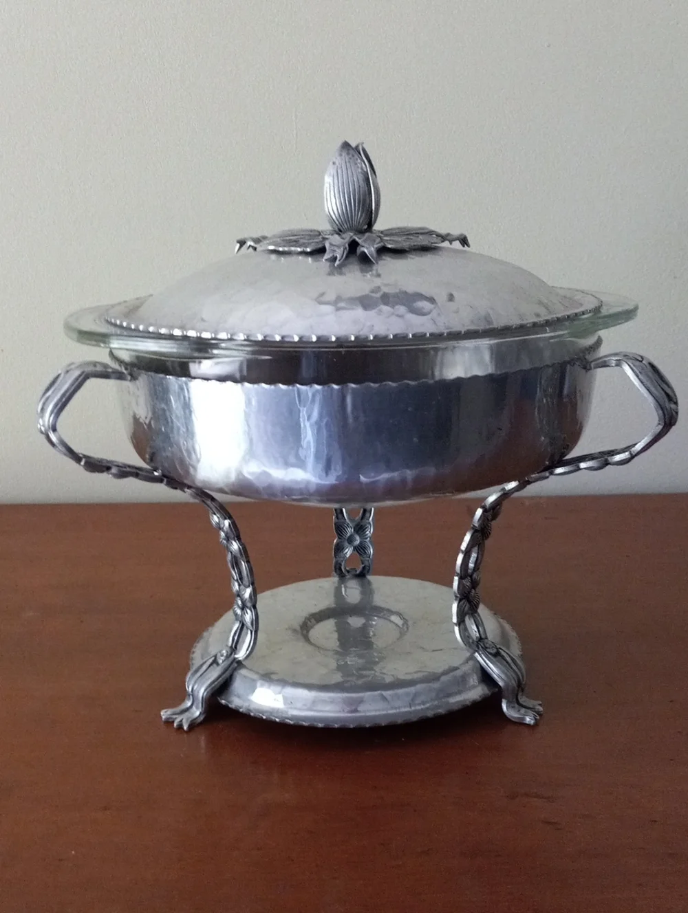 Vintage Rodney Kent Floral Hammered Aluminum Serving Chaffing Dish with Lid